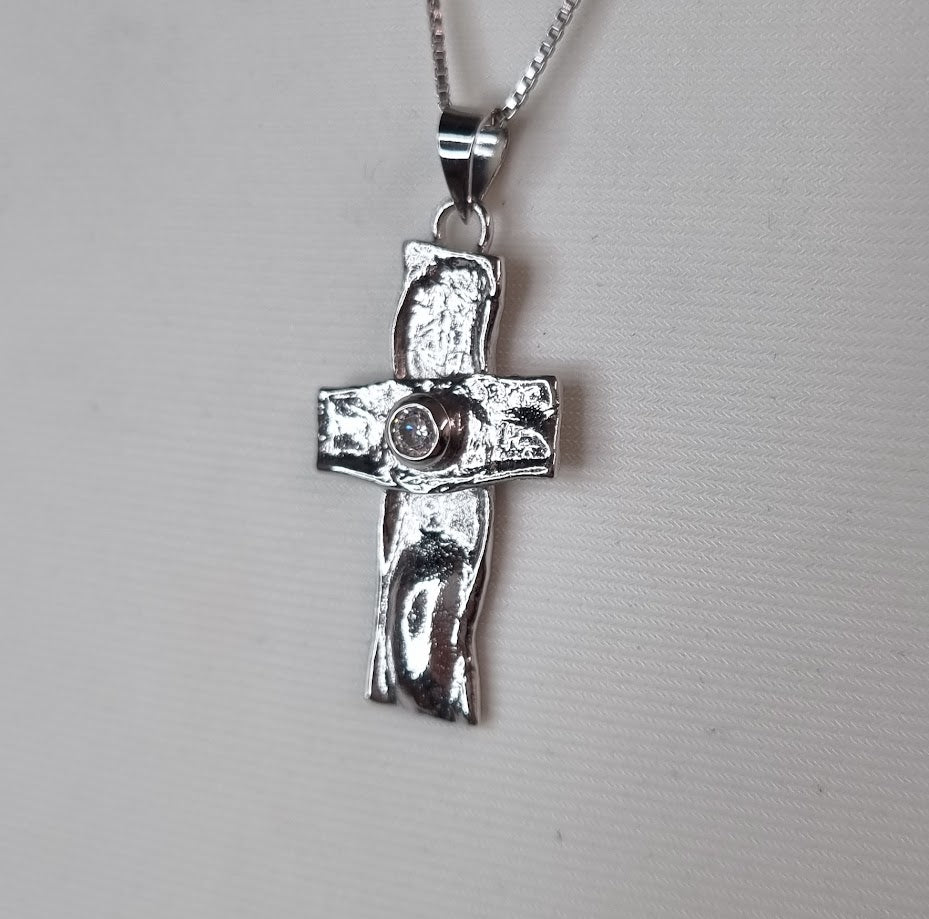 Silfur kross með zirkon stein 181/Z
