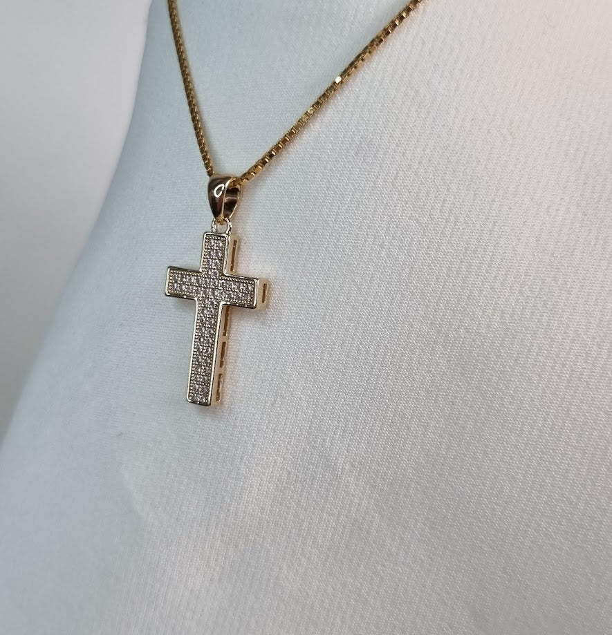 18kt gullhúðaður kross með mörgum litlum zirkon steinum 22×14mm no: 2739710