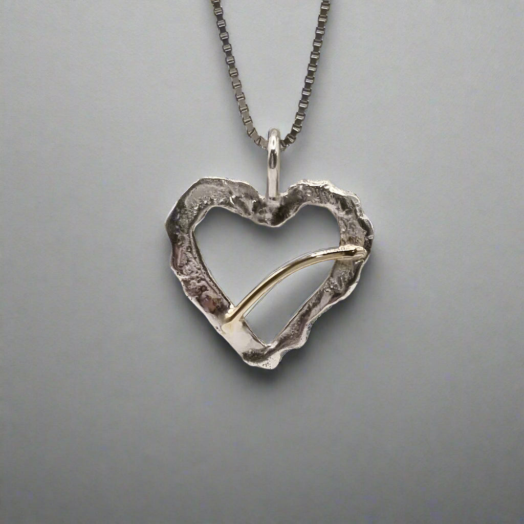 Silfur hálsmen hjarta með 14 kt gullvír.  No 7