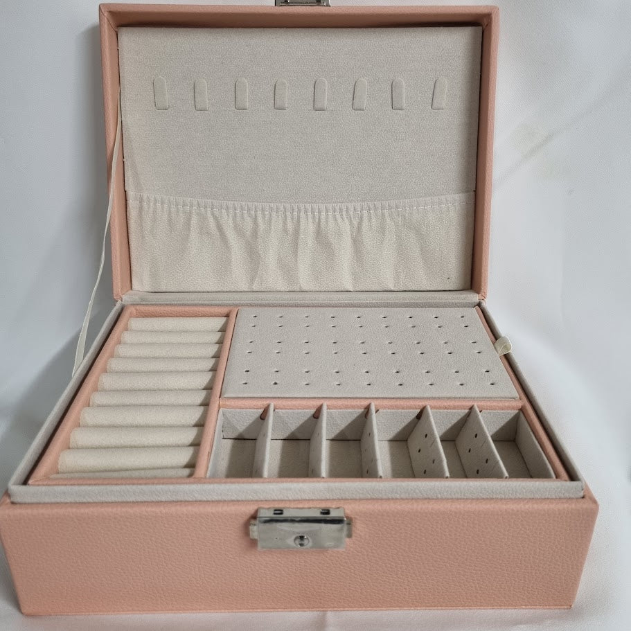 Skartgripaskrín bleikt stórt