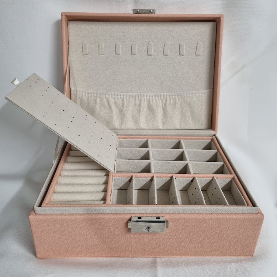 Skartgripaskrín bleikt stórt