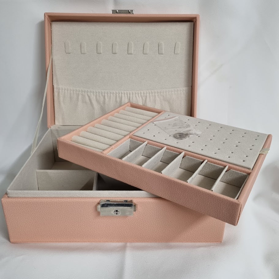 Skartgripaskrín bleikt stórt