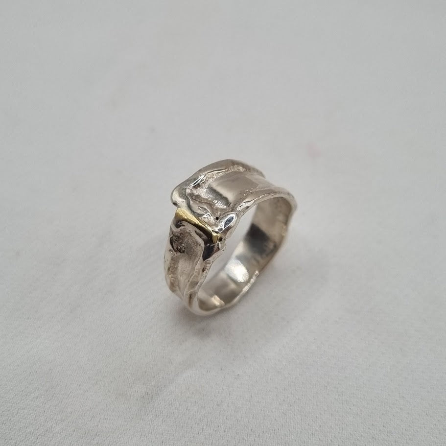 Silfur hringur með 14 kt gulli. No 8