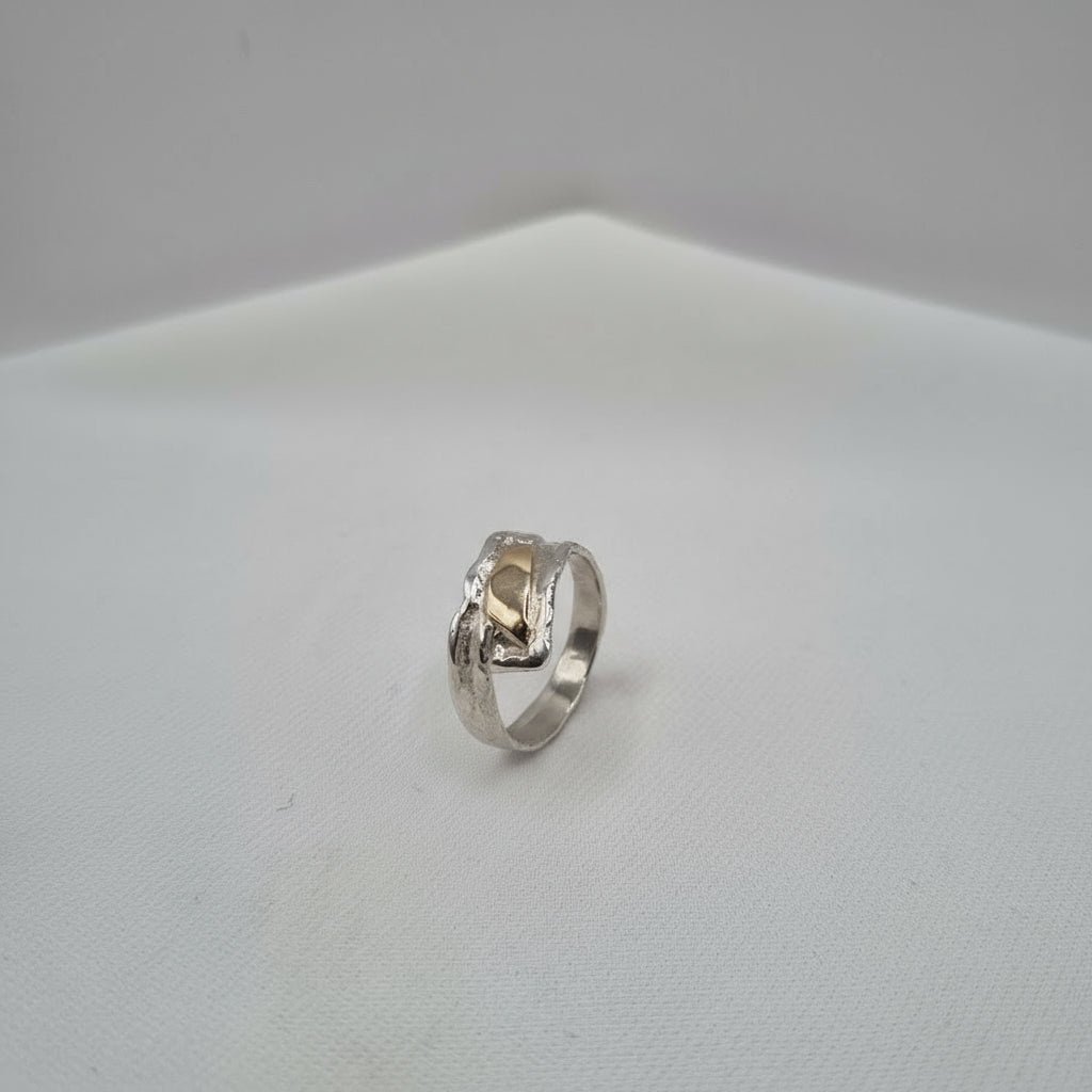 Silfur hringur með 14 kt gulli no 16