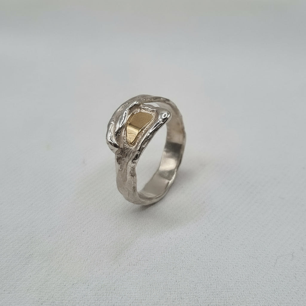 Silfur hringur með 14kt gulli.  No 7
