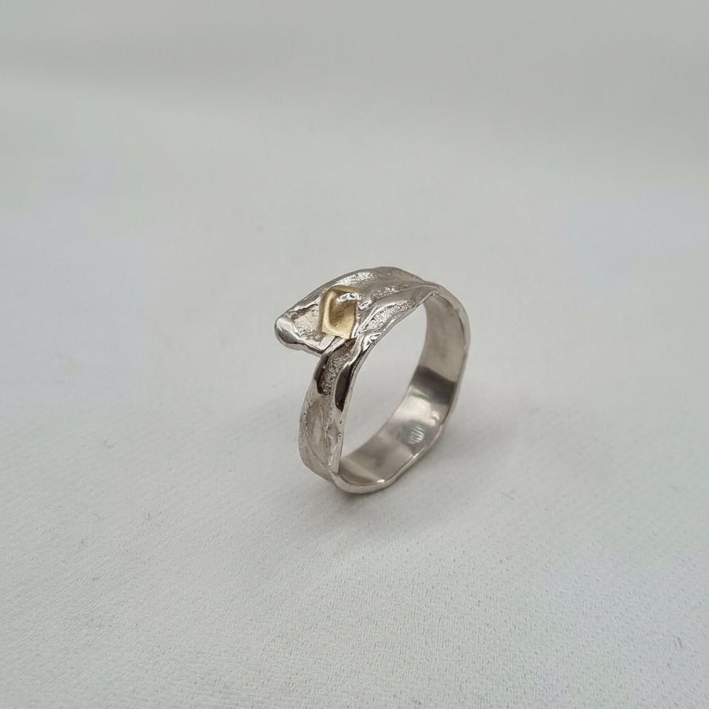 Silfur hringur með 14 kt gulli. No 17