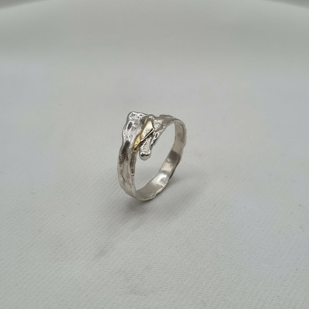 Silfur hringur með 14kt gulli No 6