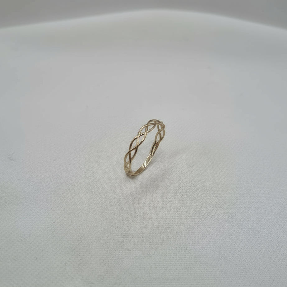 9kt gullhringur vafinn