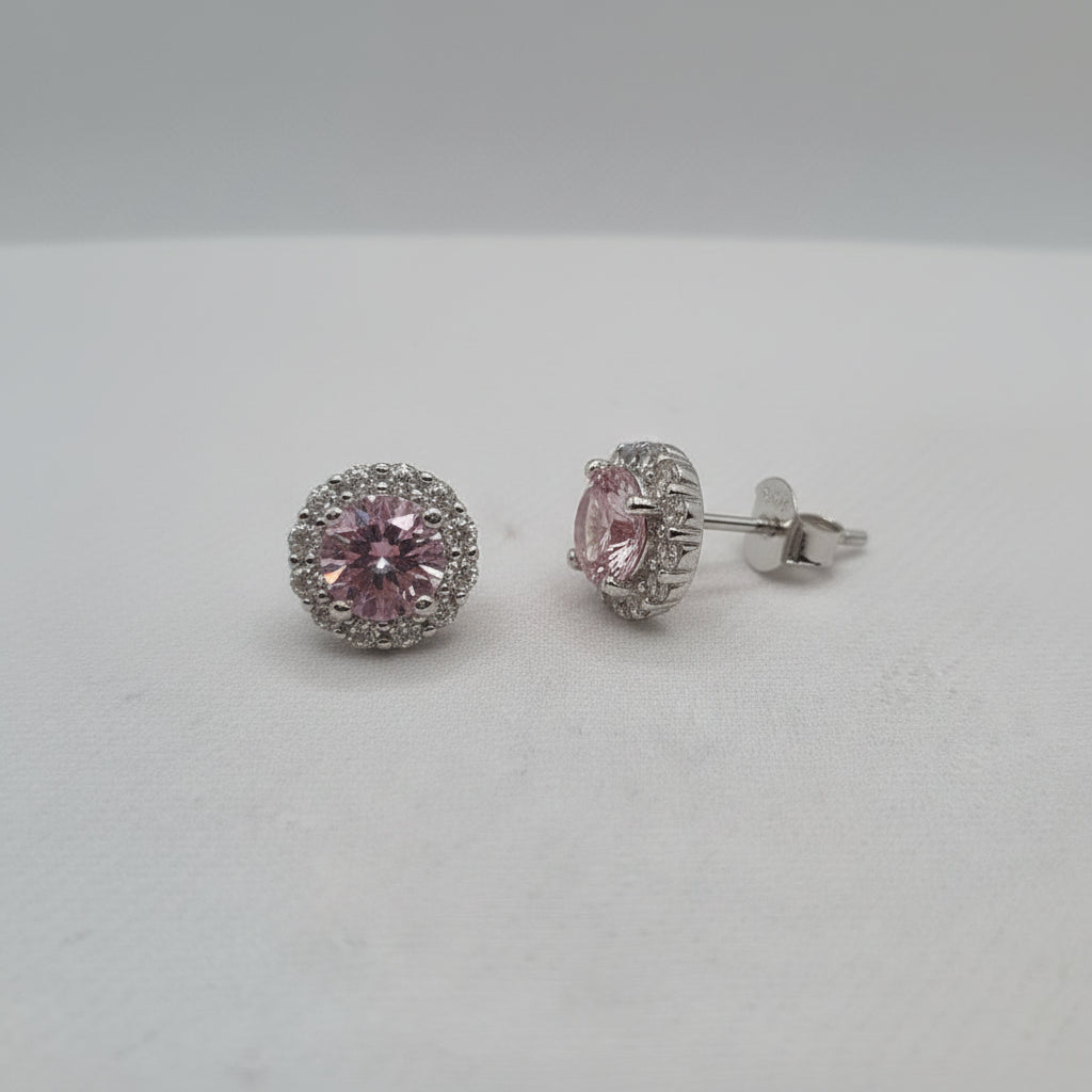 Silfur eyrnalokkar með stórum bleikum zirkon og mörgum litlum zirkon steinum í kring