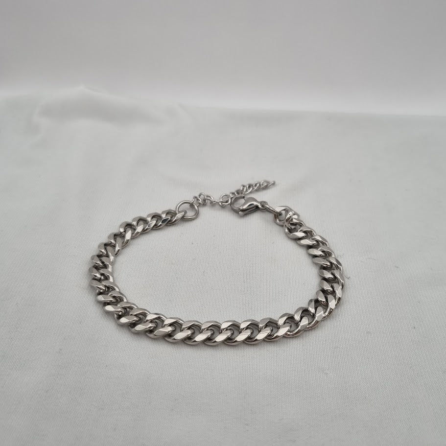 Fíngerð stál armbönd í tveimur stærðum.