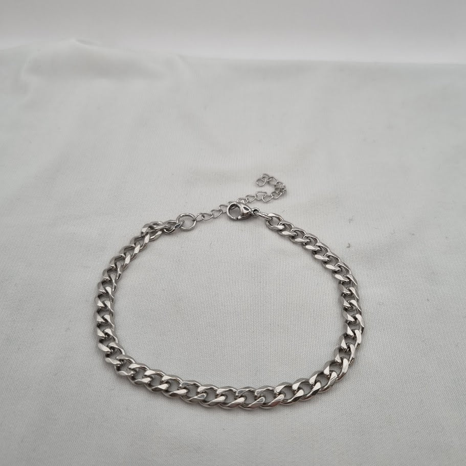 Fíngerð stál armbönd í tveimur stærðum.