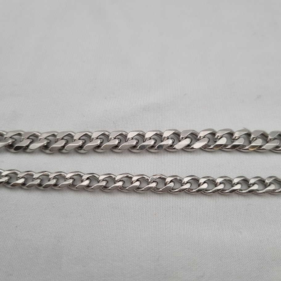 Fíngerð stál armbönd í tveimur stærðum.