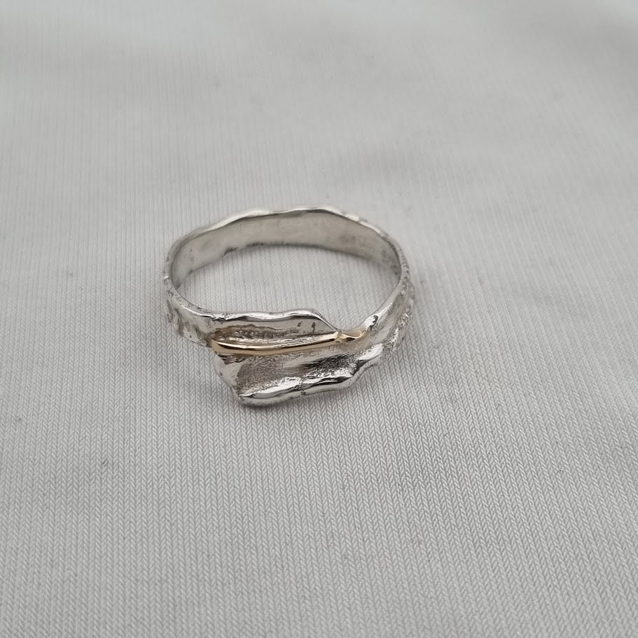 Silfur hringur með 14 kt gulli. No 9