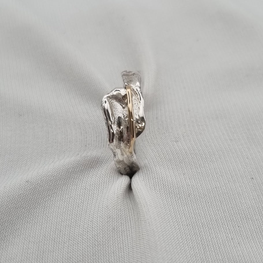 Silfur hringur með 14 kt gulli. No 9