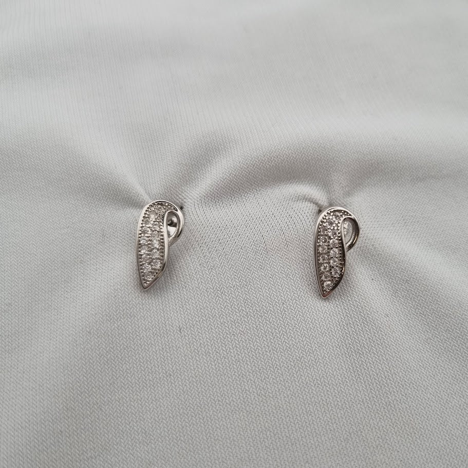 Silfur eyrnalokkar með zirkonsteinum