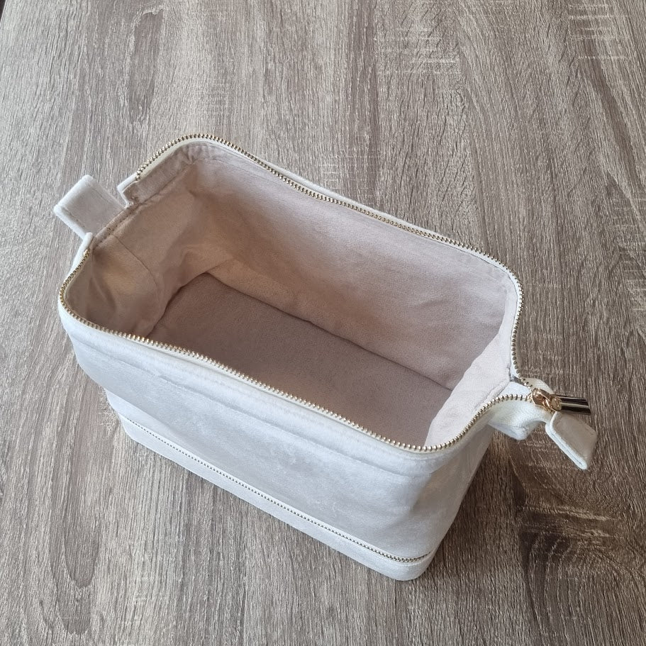 Snyrtitaska, botninn er skartgripaskrín