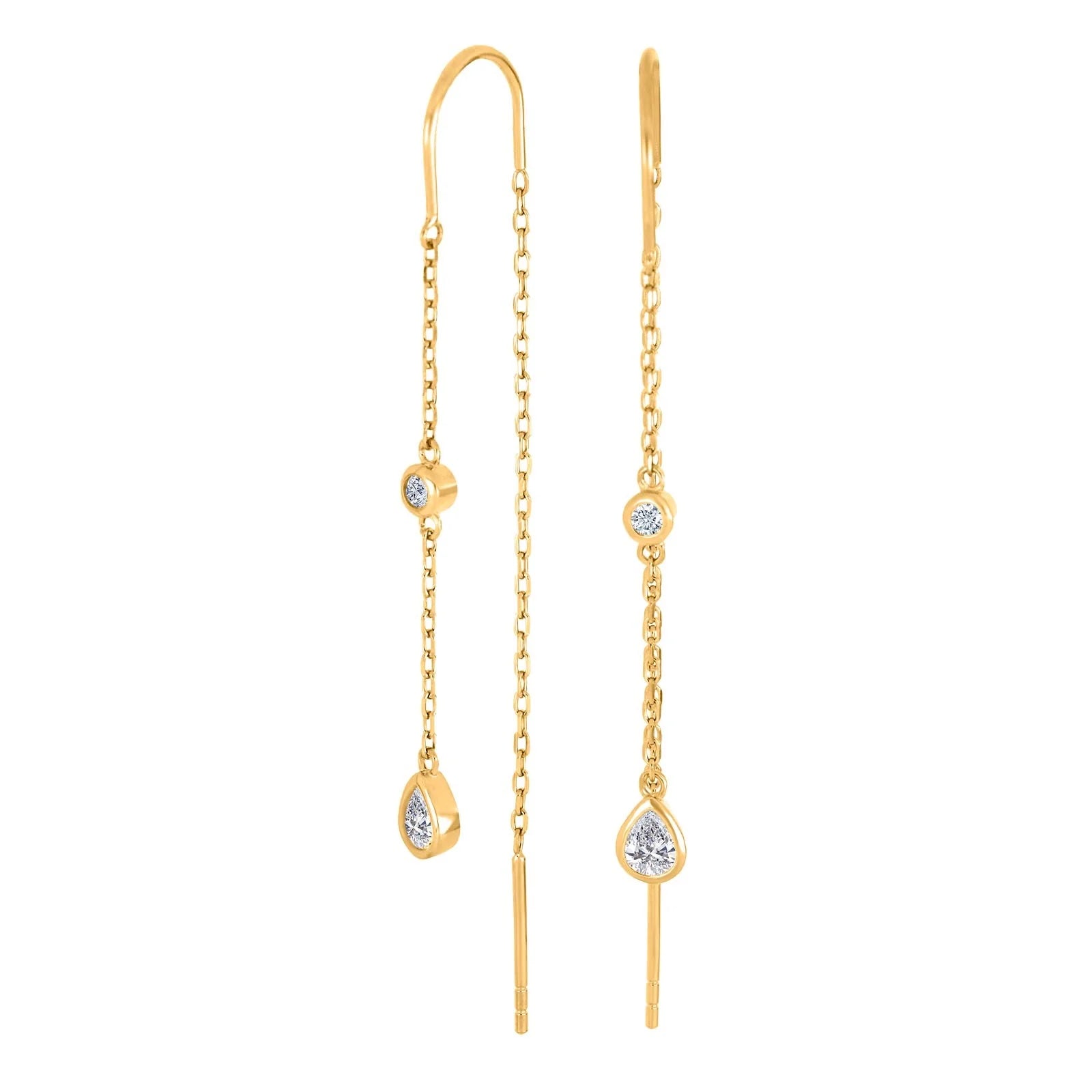 Gullhúðaðir silfur eyrnalokkar hangandi að framan og aftan. Tveir zirkon steinar að framan og keðja að aftan
