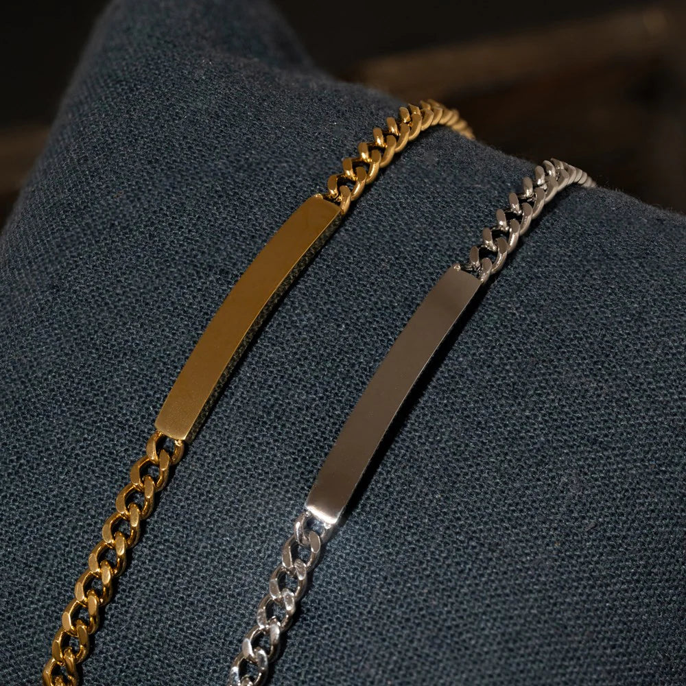 Fíngert gullhúðað stál armband með plötu til áletrunar