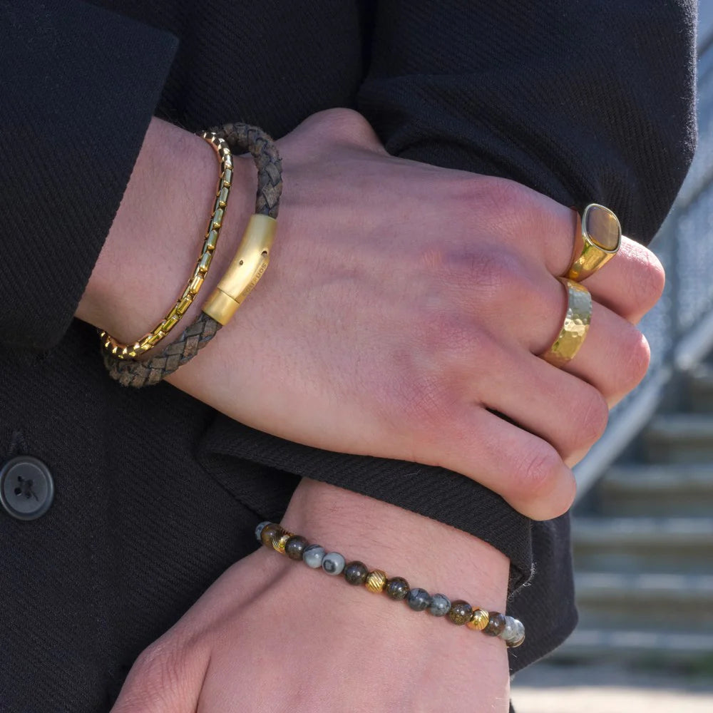 Perlu armband með náttúrulegum steinum og gullhúðuðu stáli