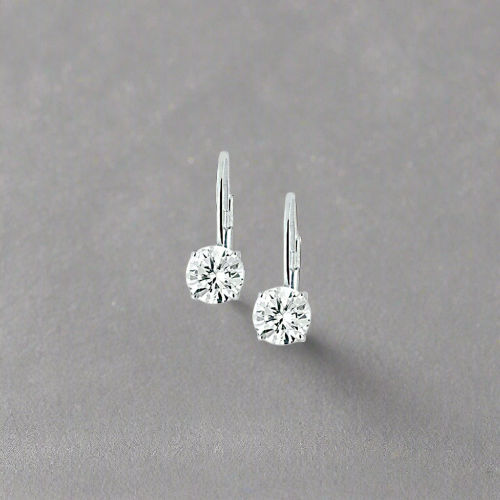 Silfur eyrnalokkar með 6mm zirkonstein