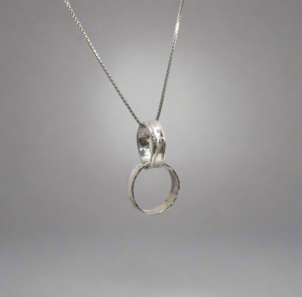 Lukkuhringir hálsmen silfur