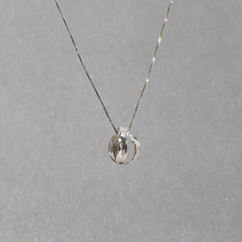 Lukkuhringir hálsmen silfur