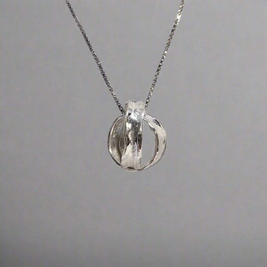 Lukkuhringir hálsmen silfur