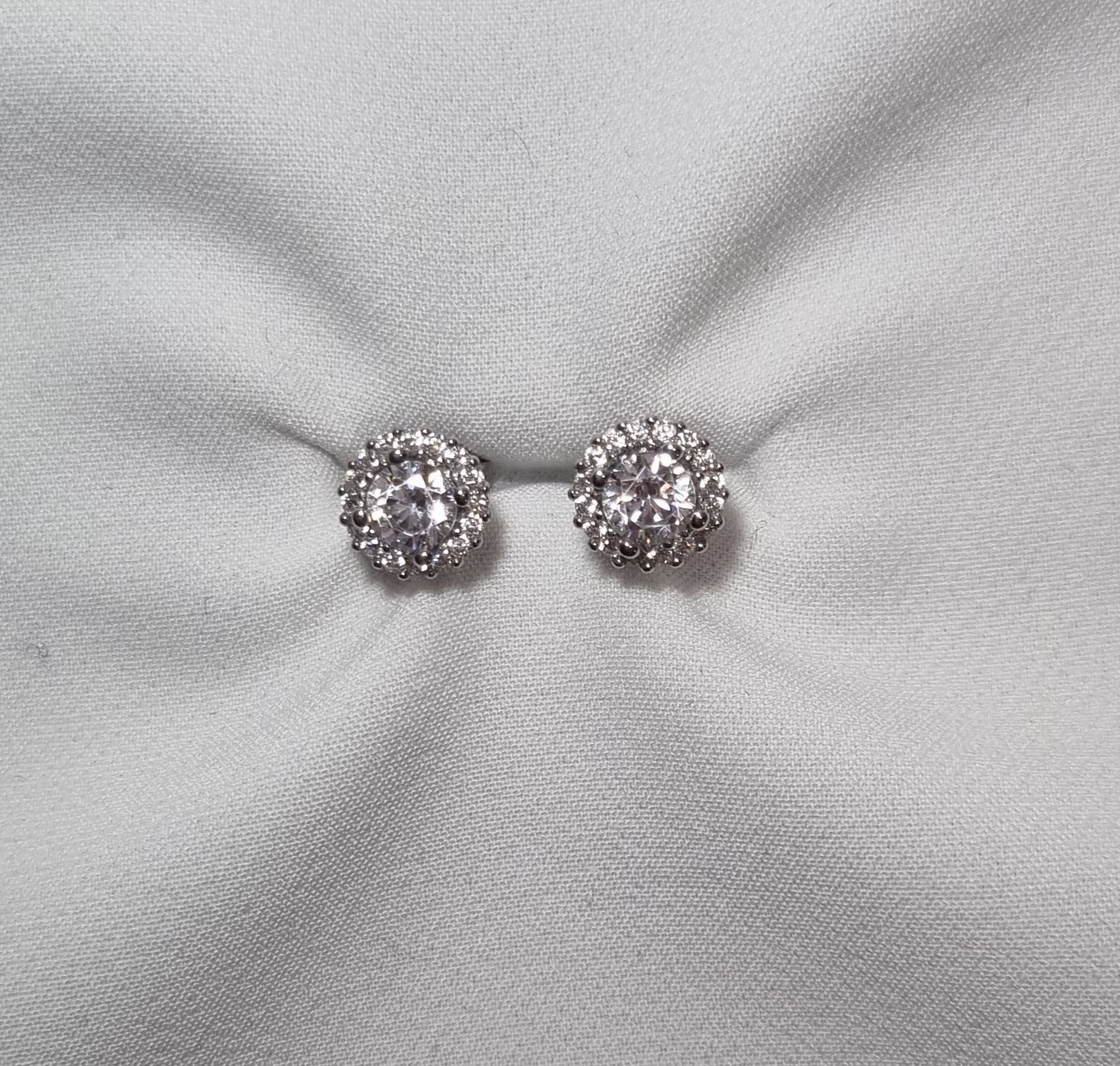 Silfur eyrnalokkar 8,5mm með zirkonsteinum